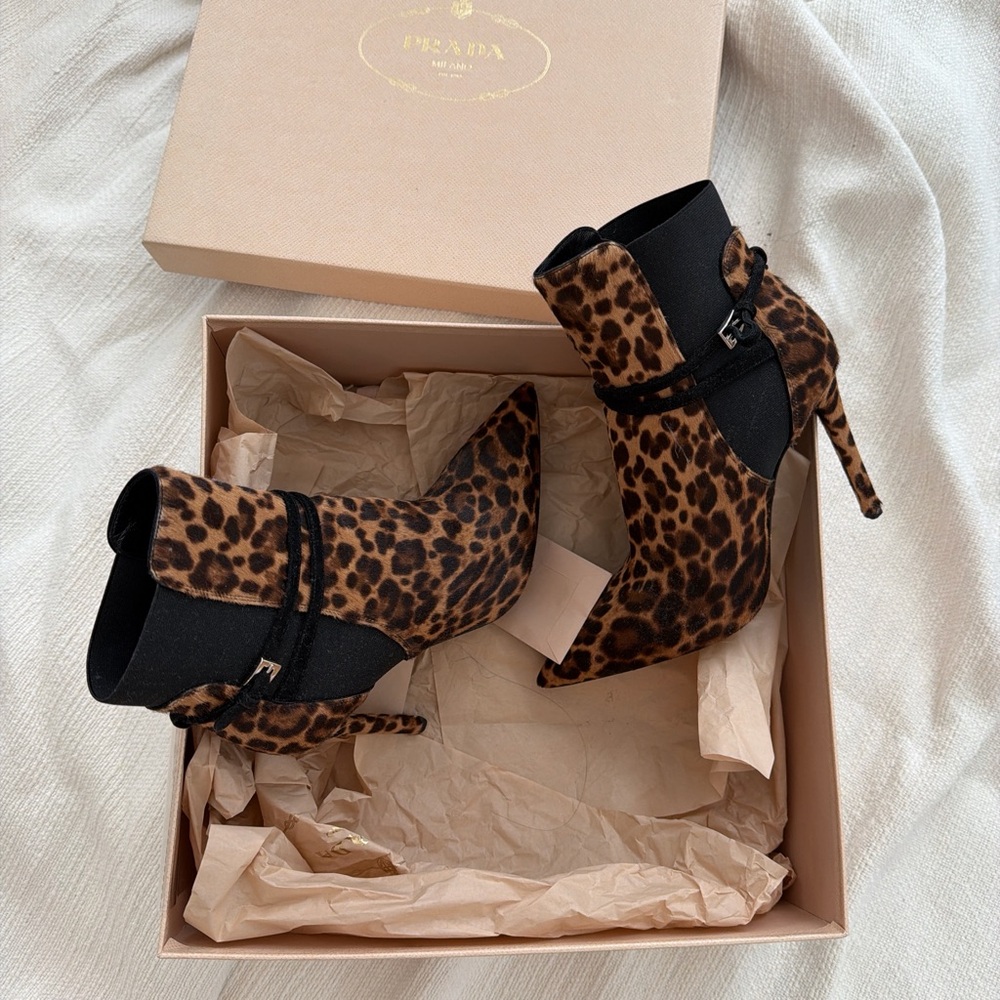 PRADA - Picture 2 of 4